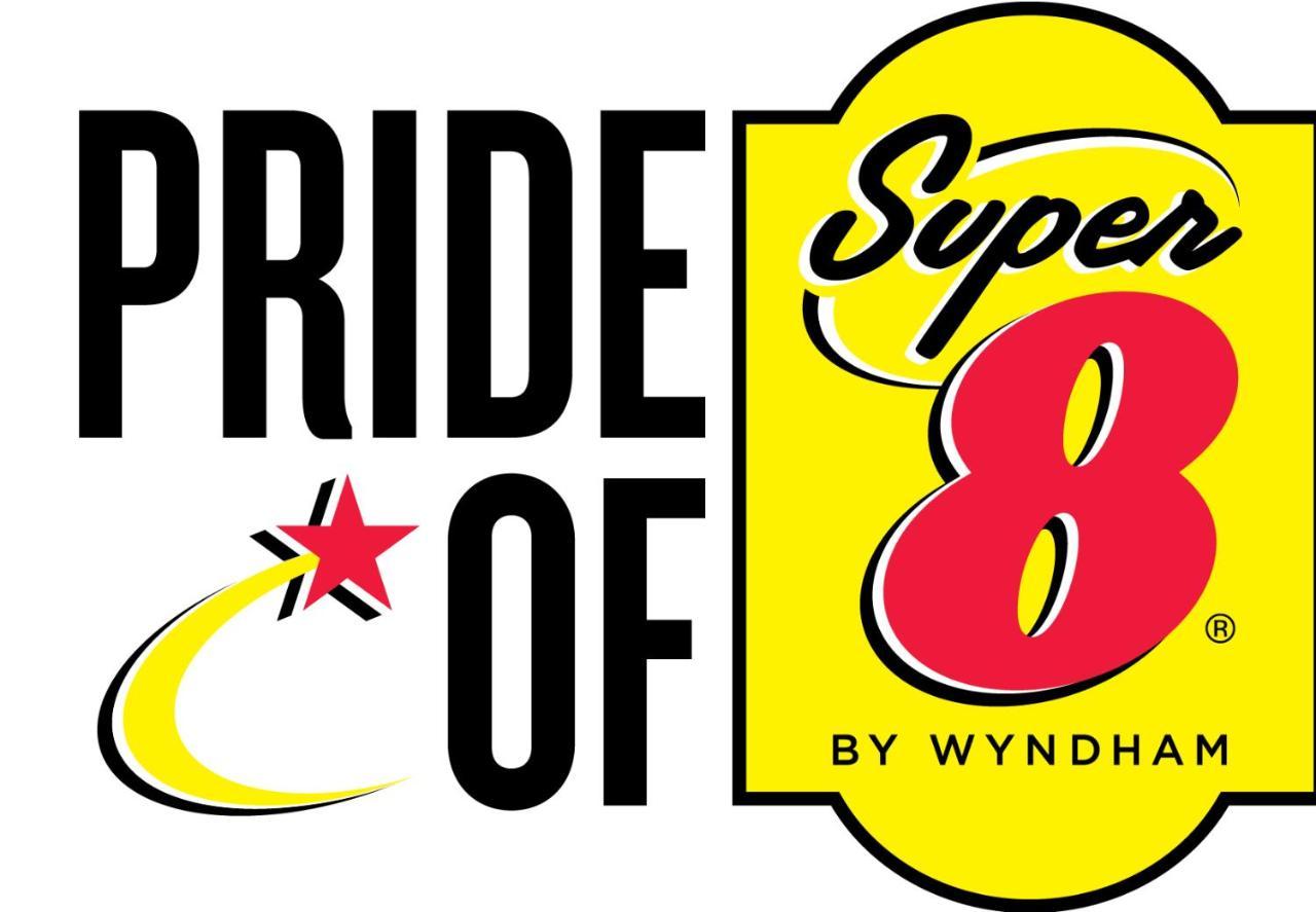 Super 8 By Wyndham Lake Stadt Exterior foto