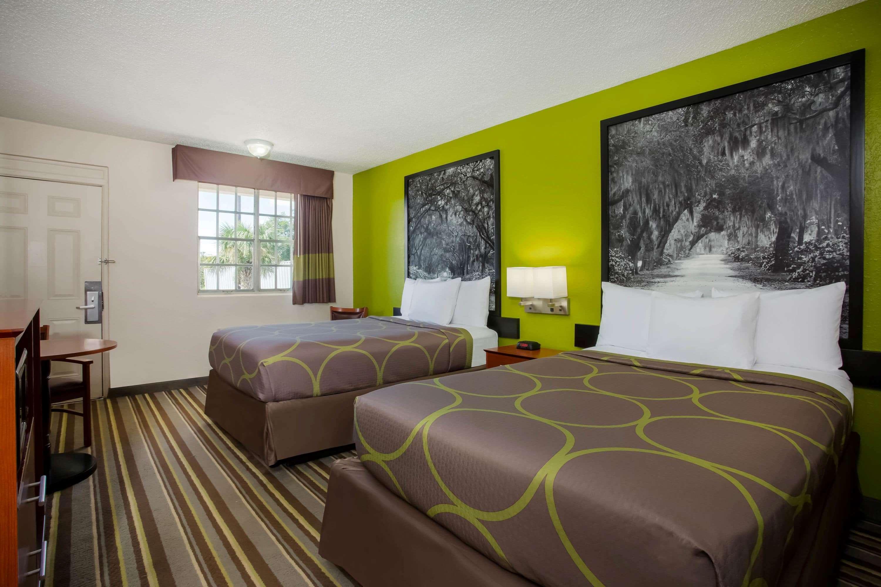 Super 8 By Wyndham Lake Stadt Exterior foto