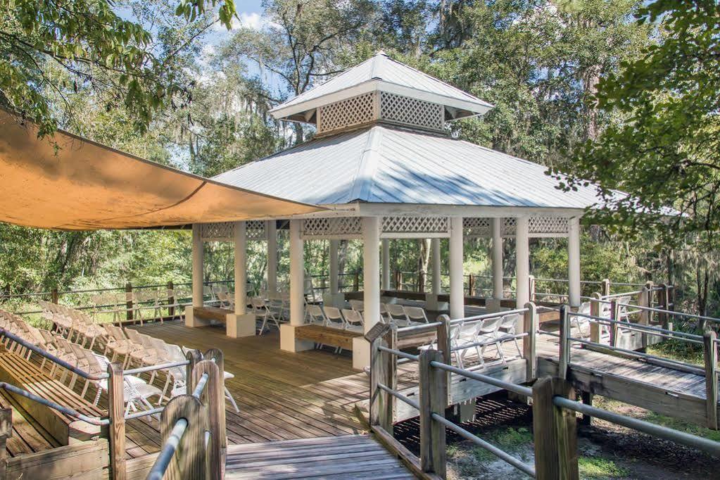 Super 8 By Wyndham Lake Stadt Exterior foto